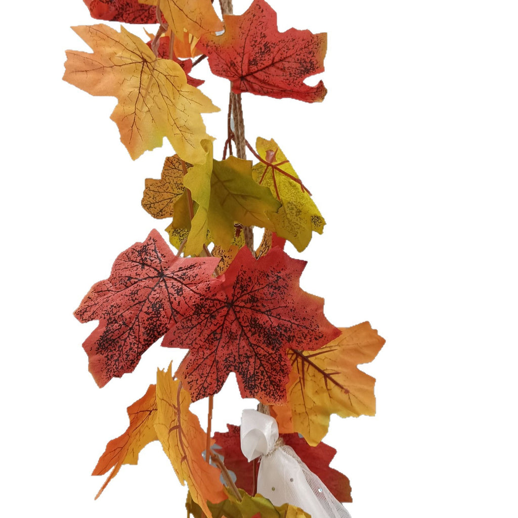 Decorazione di Halloween a forma di fantasma con foglie d'acero da appendere